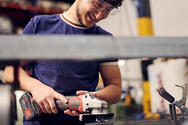 AUSBILDUNG ZUM MASCHINEN- UND ANLAGENFÜHRER (W/M/D)