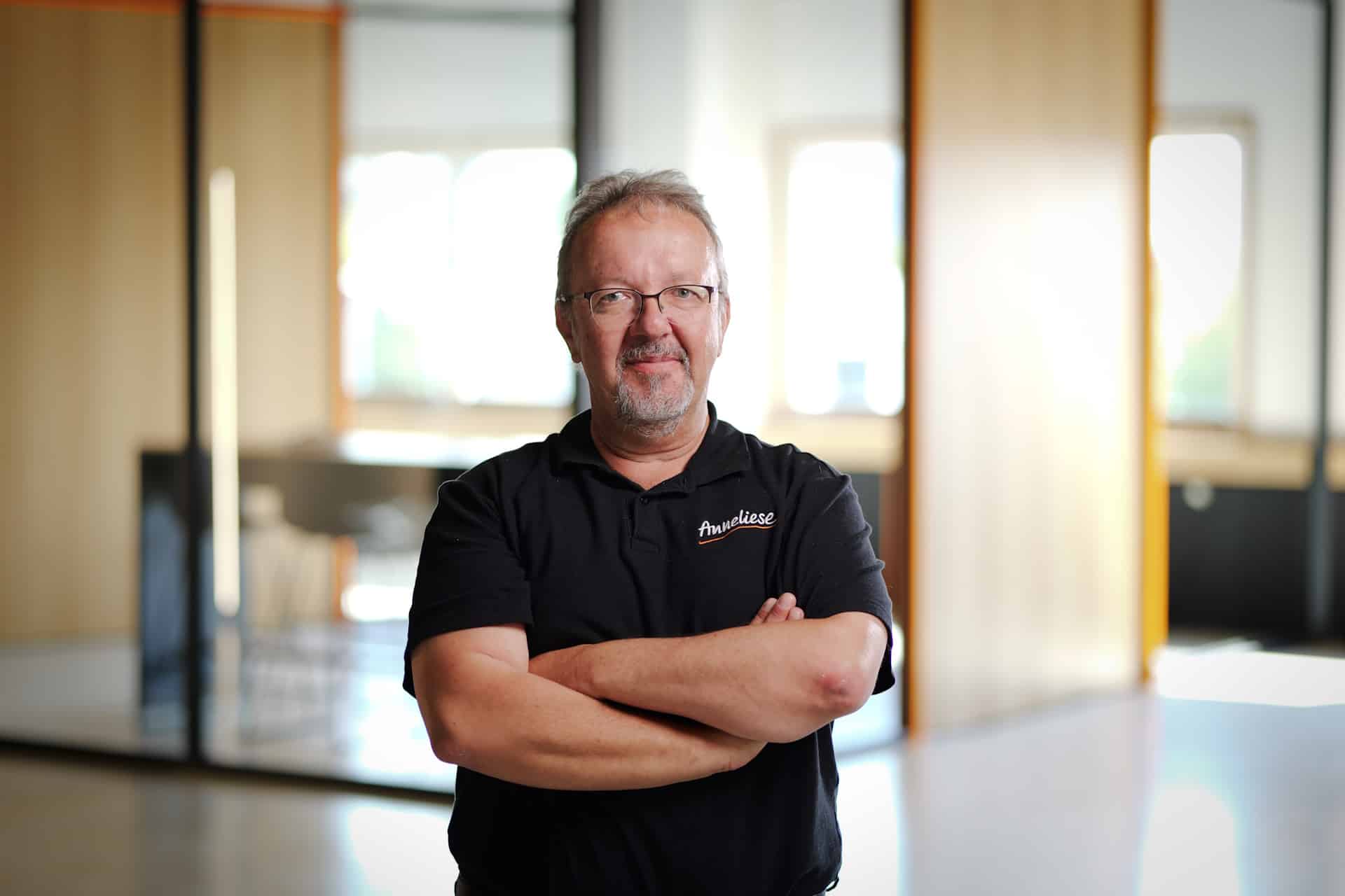 HANS-JOACHIM LISCHKA